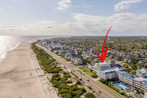 Northern Star Beachfront Apartment in Cape May