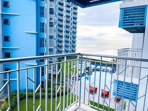 Luxury 2BR Corner near Solaire & Okada II Sunset Apartment in Pasay