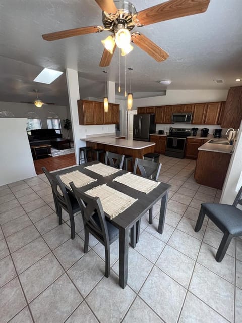 Kitchen or kitchenette, Dining area, dishwasher, fireplace, stove