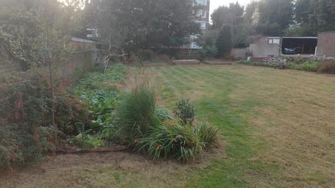 3 Garden Flat - Hove - Prime Location - Onsite Parking Apartment in Hove