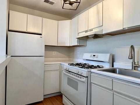 Comfy apt with skyline front view Mins away from NYC Vacation rental in Hoboken