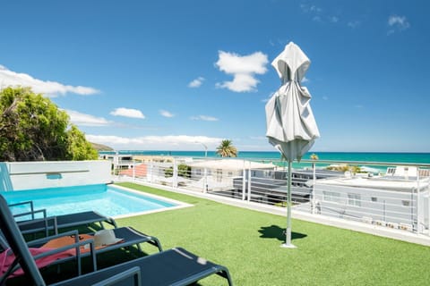 Sea view, Swimming pool, Swimming pool, sunbed