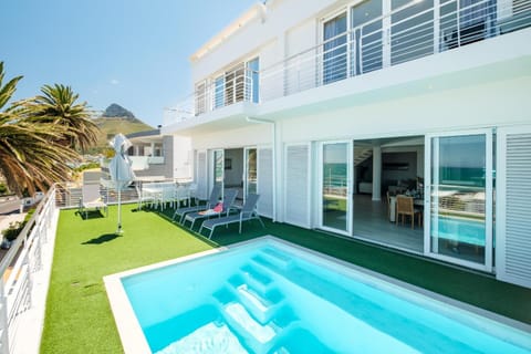 Property building, Swimming pool, Swimming pool, sunbed