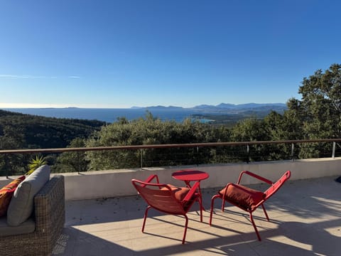 Patio, Day, Natural landscape, View (from property/room), Balcony/Terrace, Dining area, Mountain view