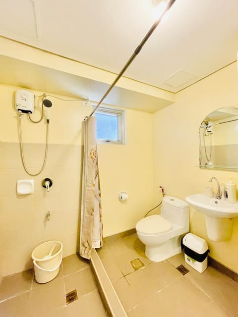 C3 Elegant 2BR Condo with Pool View Apartment in Iloilo City