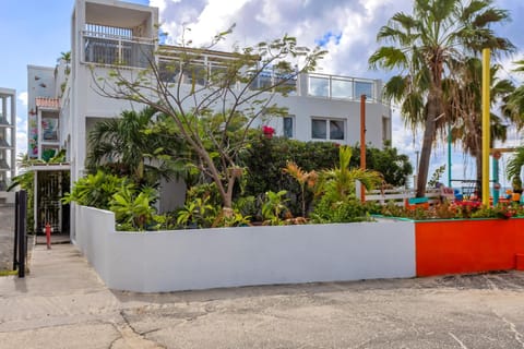 Maho Beach House 1-Bedroom, Oceanfront Lifestyle Appartamento in Simpson Bay