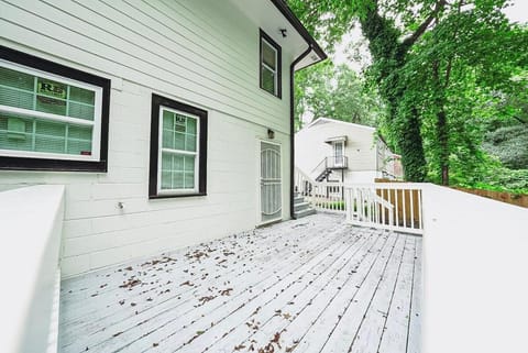 Cozy Modern 3 Bedroom Minutes from Airport and Downtown House in East Point