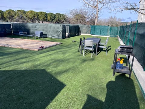 T3 avec piscine privée et aire de jeux au milieu des vignes Apartment in Vidauban