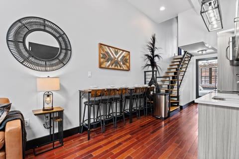 Dining area, kitchen