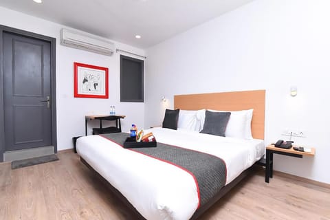 Cozy - Sataya Niketan Hotel in Noida