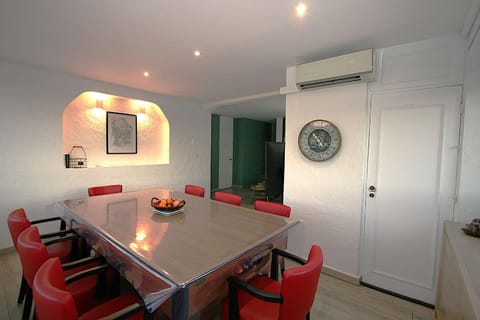 Living room, Dining area, air conditioner