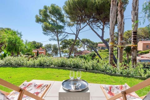 Patio, Garden, Dining area