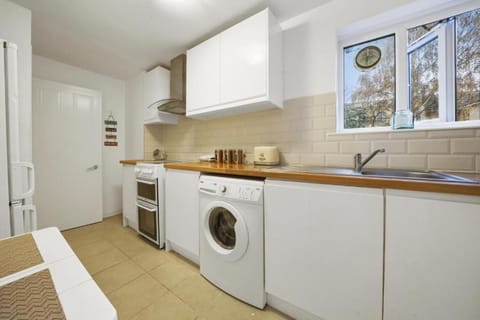 Kitchen or kitchenette, dishwasher, minibar, oven, pet friendly, stove, washing machine, dryer