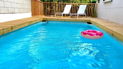 Day, Pool view, Swimming pool, sunbed