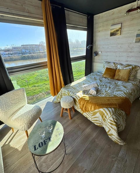 Bed, Natural landscape, View (from property/room), Living room, Photo of the whole room, Bedroom, River view