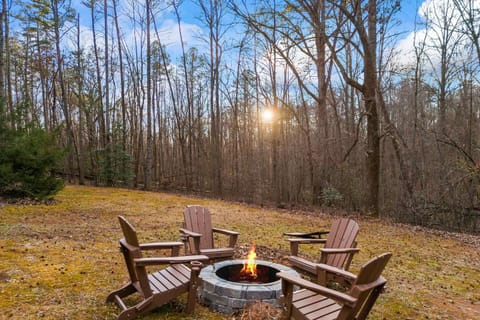 4 Br Mountain Views Min to Helen Fire Pit Arcade House in White County