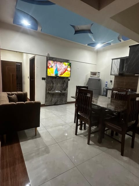 Communal lounge/ TV room, TV and multimedia, Kitchen or kitchenette, Dining area, Evening entertainment