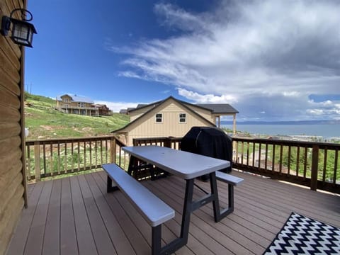 Raspberry Patch View- New Listing with new hot tub House in Garden City