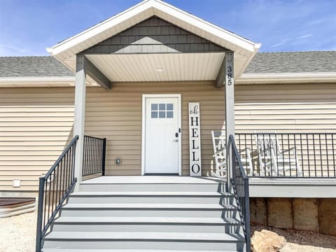 Brand New Bear Lake Beach Cottage in Sweetwater House in Garden City