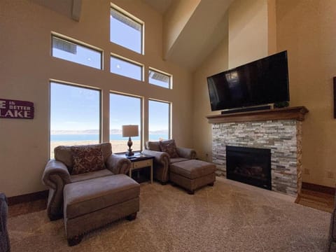 Sunrise Retreat Cabin, Spectacular views, hot tub House in Garden City