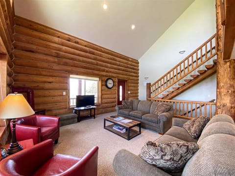 Bear Ridge Lodge, Sleeps 20 House in Garden City