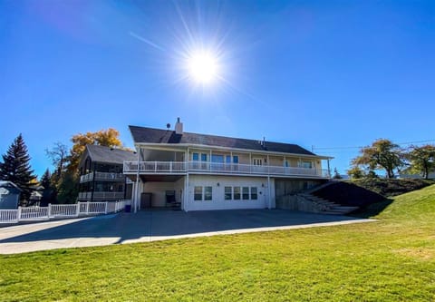 The Beach House I House in Garden City