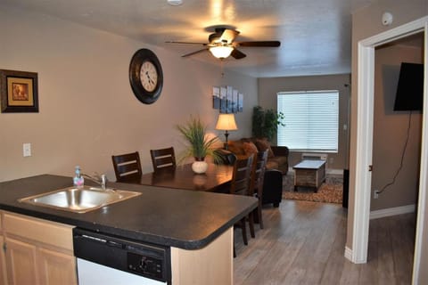 Inn Building Condo 110 (Pet friendly, free Wi-Fi) House in Garden City