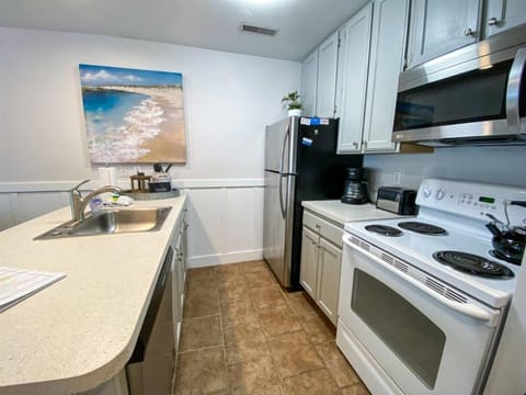 Inn Building Condo 112, updated beautiful condo Casa in Garden City