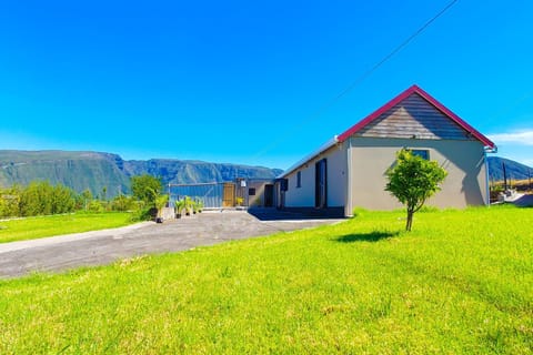 Nearby landmark, Natural landscape, Garden, Garden view, Mountain view