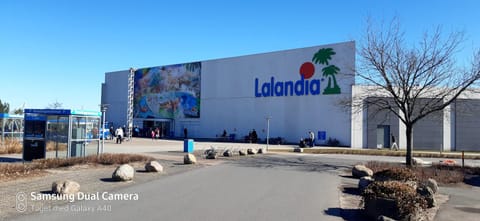 Neighbourhood, Natural landscape