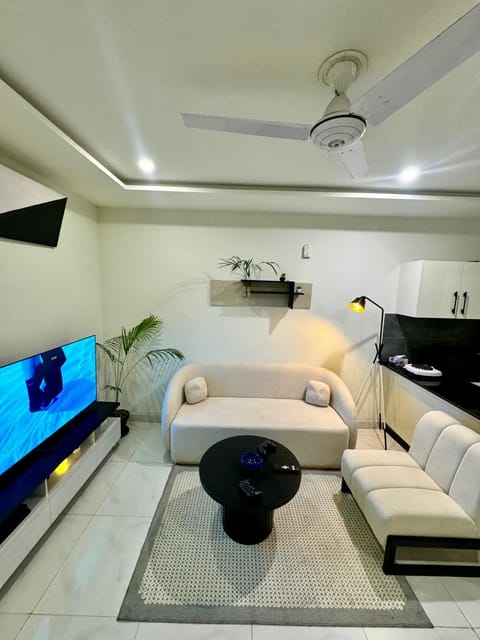 Opal Apartment Apartment in Lahore