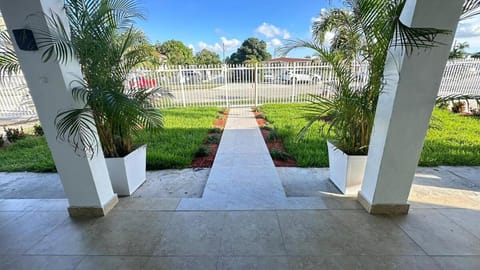 Luxury Home by Miami Int Airport House in Miami Springs