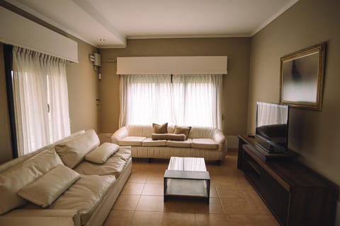 Communal lounge/ TV room, TV and multimedia, Living room, Seating area, Evening entertainment