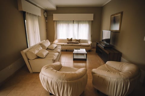 Bed, TV and multimedia, Living room, Photo of the whole room, Seating area, Bedroom