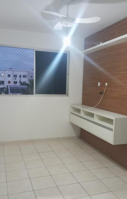 Apartamento em ótima localização ao lado do shopping e perto de transportes públicos e perto de praias Apartment in Serra