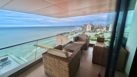 Communal lounge/ TV room, View (from property/room), Evening entertainment, City view, Sea view