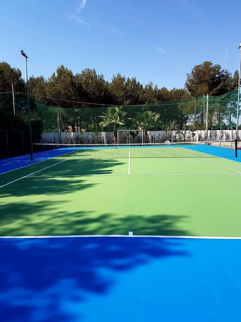 Activities, Tennis court