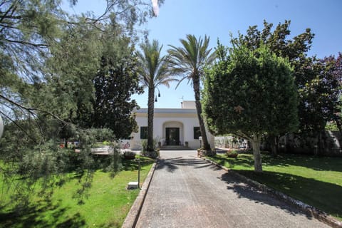 Facade/entrance, Garden view