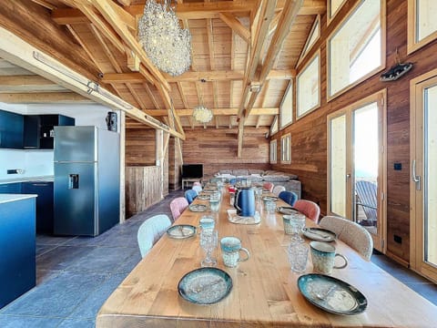 Chalet de luxe près des pistes avec spa, sauna et parking - FR-1-267-303 Chalet in Villarembert