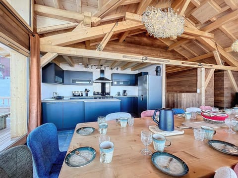 Chalet de luxe près des pistes avec spa, sauna et parking - FR-1-267-303 Chalet in Villarembert