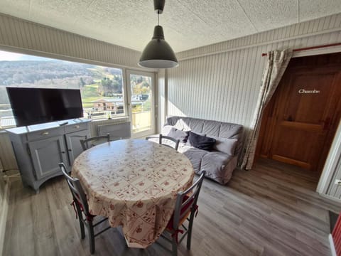 Appartement familial à Super Besse, idéal pour 6 personnes - FR-1-814-76 Apartment in Besse-et-Saint-Anastaise