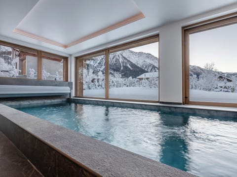 Chalet de luxe avec piscine intérieure et sauna, proche Chamonix - FR-1-343-261 Chalet in Les Houches