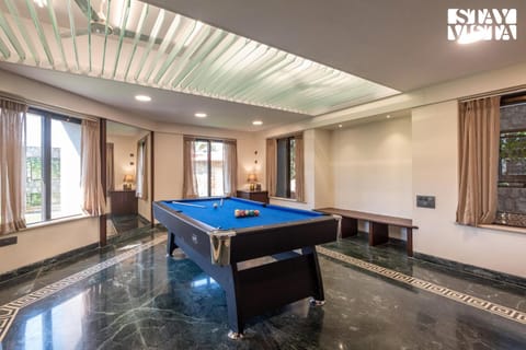 Billiard, Game Room