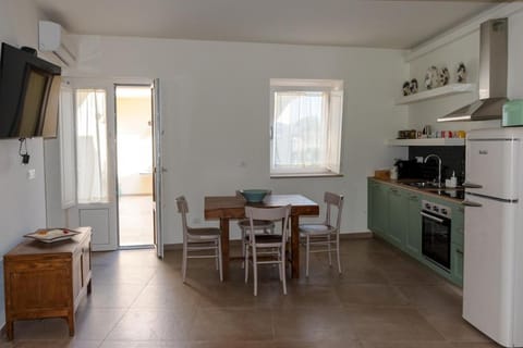 Kitchen or kitchenette, Dining area, dishwasher, oven, stove, toaster