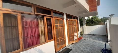 Hotel Krishna Inn Bed and Breakfast in Lucknow