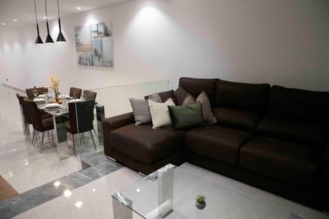 Flat 1 Mgarr, spacious 3 bedroom near Beaches, sleeps 11 Apartment in Saint Paul's Bay