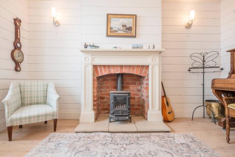 Sea Holly Cottage - spacious house with sea views House in Aldeburgh