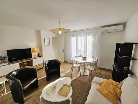 Bel appartement, climatisation, WIFI, plage et commerces à pied Apartment in La Seyne-sur-Mer