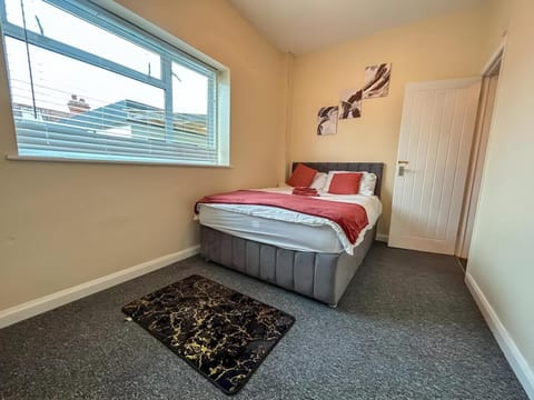 Sherry's 2 Bed Guest House Apartment in High Wycombe