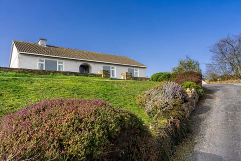 Property building, Spring, Garden, Parking